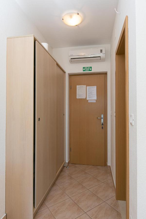 Apartments By The Sea Igrane, Makarska - 20014 Exterior foto